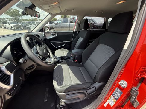 Used 2024 Kia Soul LX w/ Option Group 015 FWD image 26