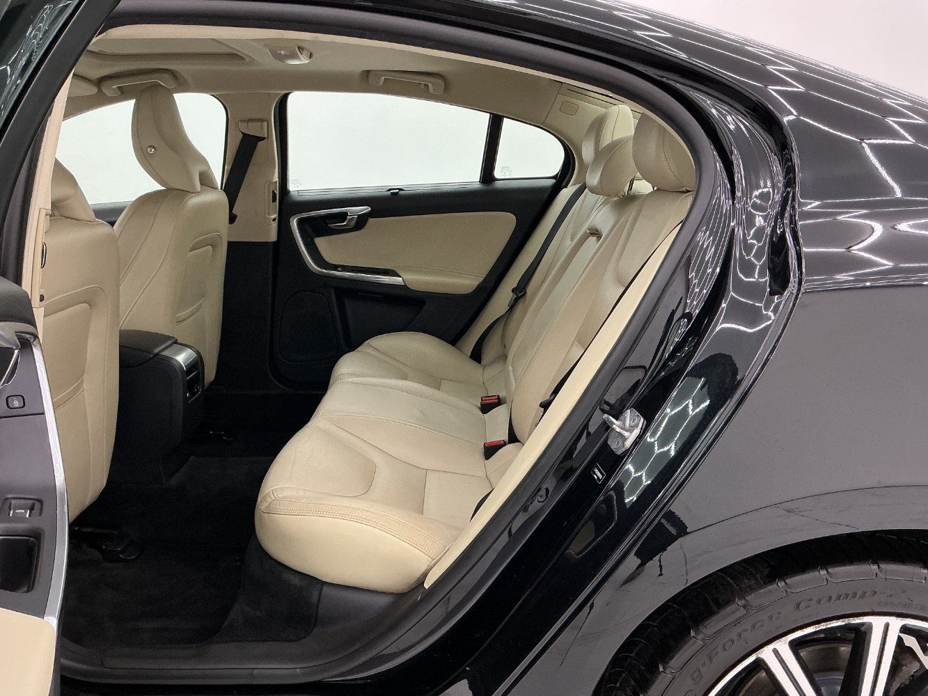 Used 2017 Volvo S60 T5 Inscription Platinum w/ Climate Package AWD/4WD image 20