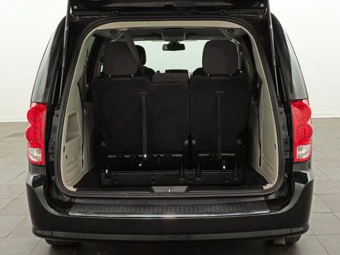 Used 2018 Dodge Grand Caravan SE w/ UConnect Hands-Free Group FWD image 13
