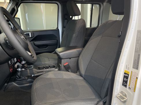 Used 2024 Jeep Wrangler Unlimited AWD/4WD image 17