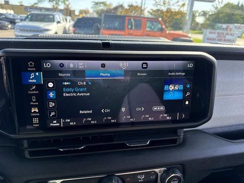 Used 2024 Jeep Wrangler Unlimited image 9