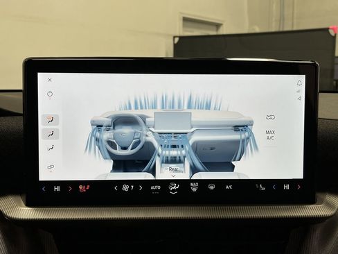 Used 2025 Ford Explorer ST-Line w/ Premium Package image 22