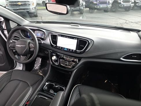 Used 2026 Chrysler Pacifica Premium FWD image 49