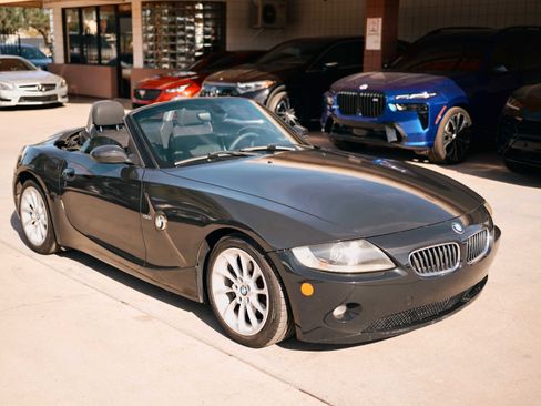 Used 2005 BMW Z4 2.5i image 8