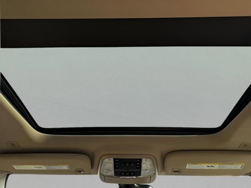 Used 2017 Jeep Grand Cherokee Overland w/ Jeep Active Safety Group image 12