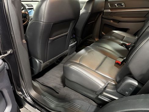 Used 2019 Ford Explorer Limited w/ Class III Trailer Tow Package FWD image 31