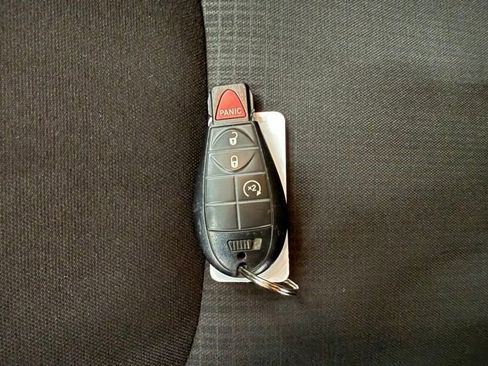 Used 2017 Jeep Cherokee Latitude w/ Cold Weather Group AWD/4WD image 24