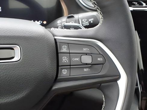 New 2025 Jeep Grand Cherokee Altitude image 22