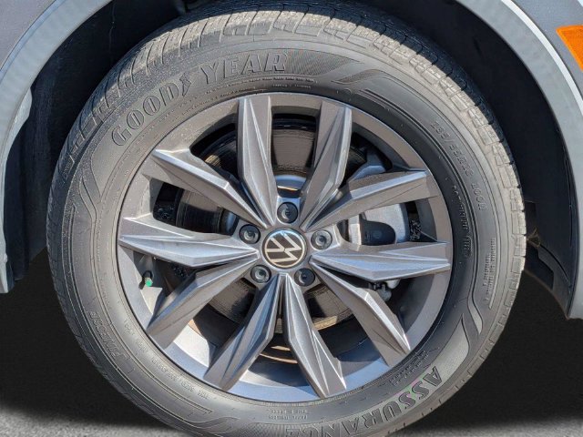 Certified 2023 Volkswagen Tiguan SE FWD image 11