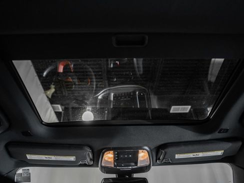 Certified 2022 Dodge Charger Scat Pack w/ Harman/Kardon Audio Group image 38