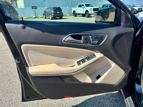 Used 2018 Mercedes-Benz GLA 250 4MATIC image 9