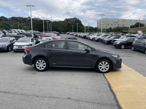 Certified 2025 Toyota Corolla LE AWD/4WD image 7