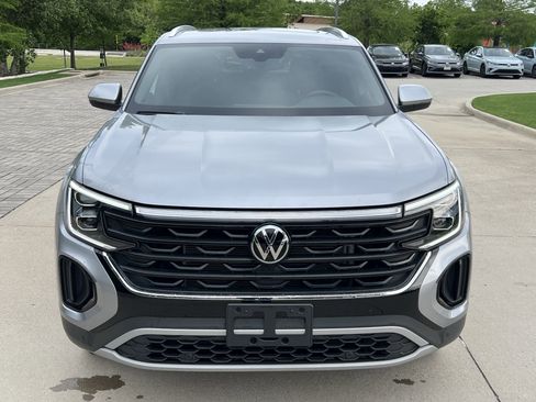 Certified 2024 Volkswagen Atlas Cross Sport SE w/ Panoramic Sunroof Package FWD image 3