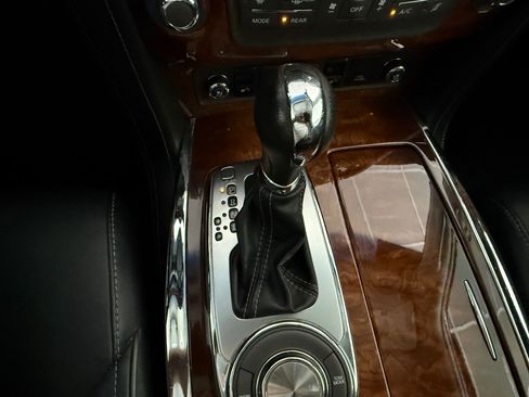 Used 2015 INFINITI QX80 2WD w/ Deluxe Technology Package image 18