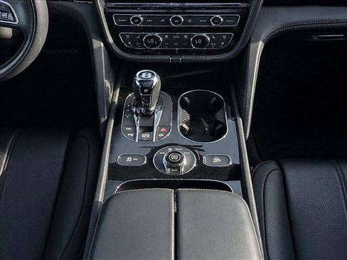 Used 2021 Bentley Bentayga AWD/4WD image 18