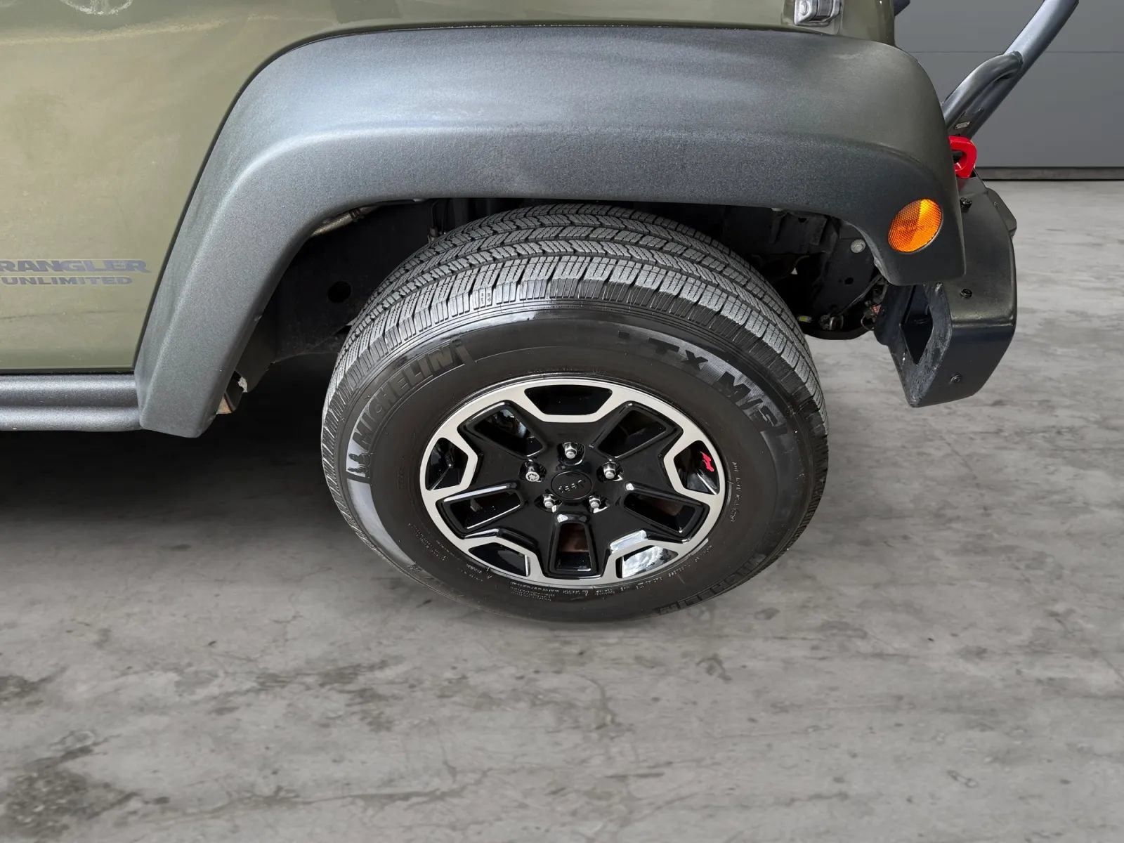 Used 2015 Jeep Wrangler Unlimited Rubicon AWD/4WD image 41