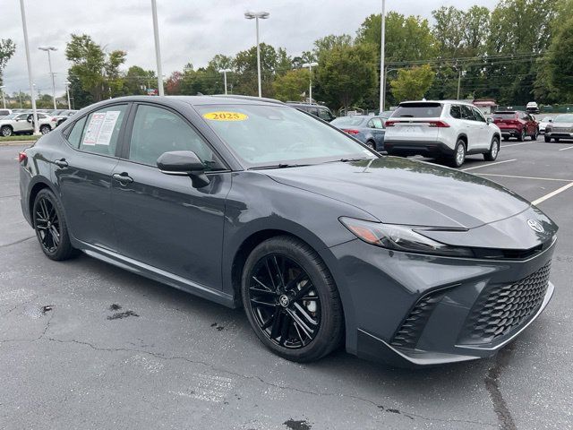 Used 2025 Toyota Camry SE FWD image 5