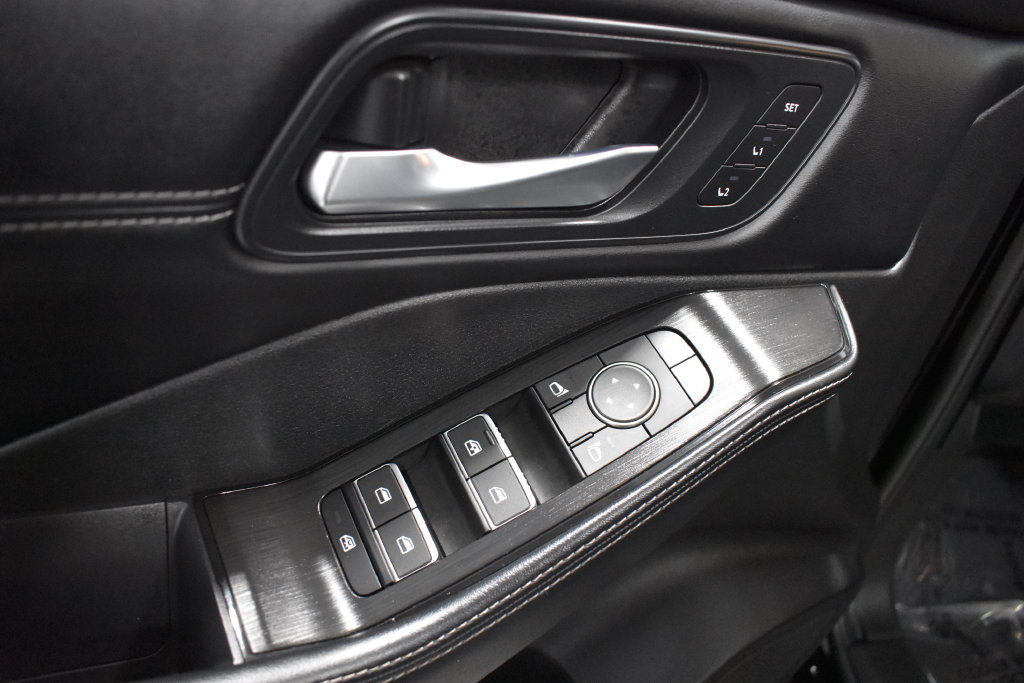 Used 2025 Nissan Rogue SL w/ Tech Package AWD/4WD image 16