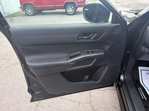 Used 2025 Nissan Pathfinder Rock Creek AWD/4WD image 9