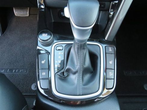 Used 2024 Kia Seltos EX image 23