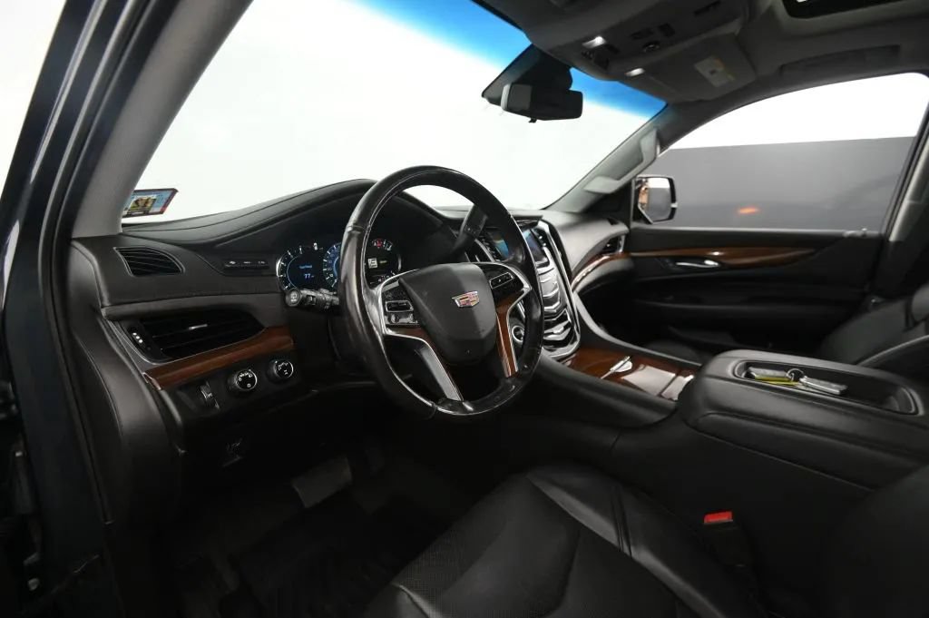 Used 2019 Cadillac Escalade Premium Luxury w/ LPO, Radiant Package AWD/4WD image 36