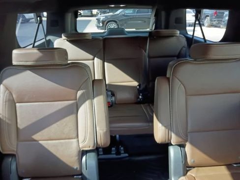 Used 2021 Chevrolet Suburban High Country AWD/4WD image 5
