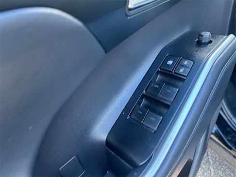 Used 2022 Toyota Highlander XLE image 26