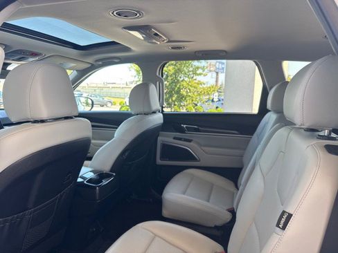 Used 2025 Kia Telluride S FWD image 8