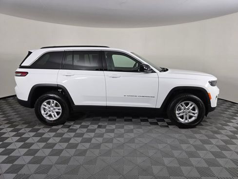 New 2025 Jeep Grand Cherokee Laredo image 3