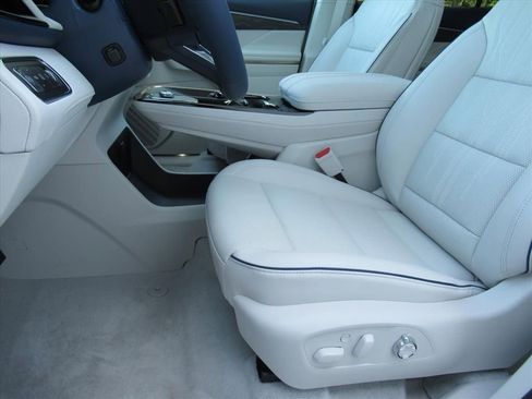 New 2026 Buick Enclave Avenir image 16