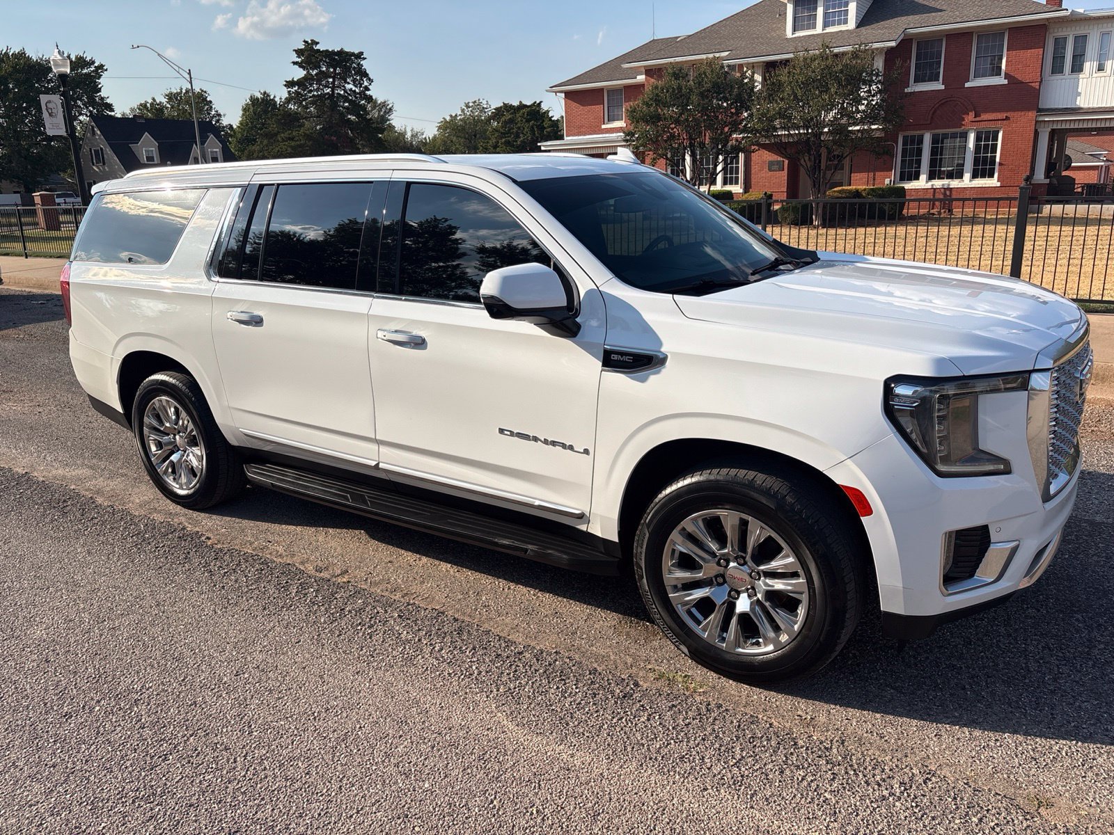 Used 2021 GMC Yukon XL Denali RWD image 2
