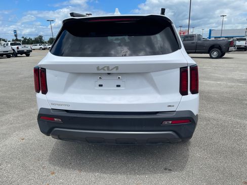 Used 2023 Kia Sorento S w/ Panoramic Sunroof Package AWD/4WD image 5