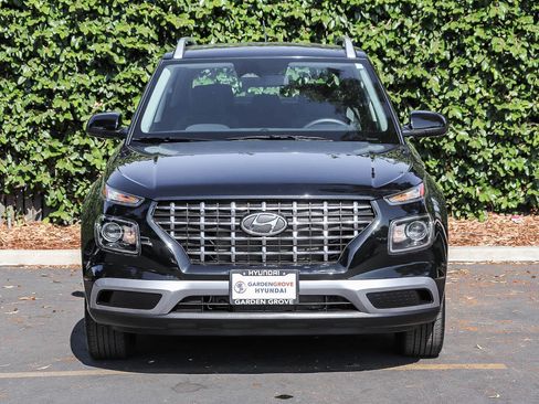 Used 2023 Hyundai Venue SEL w/ Cargo Package FWD image 2