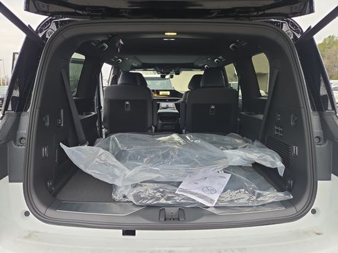 Used 2026 INFINITI QX80 4WD image 9