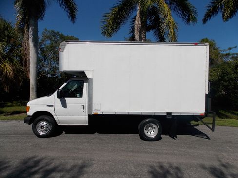 Used 2003 Ford E-350 and Econoline 350 Super Duty image 6