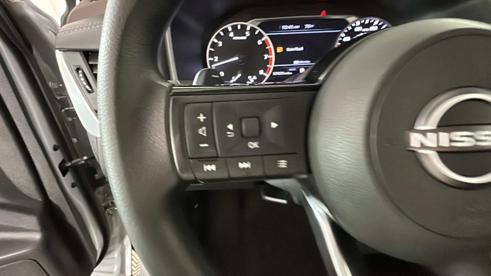 Used 2023 Nissan Rogue SV AWD/4WD image 20