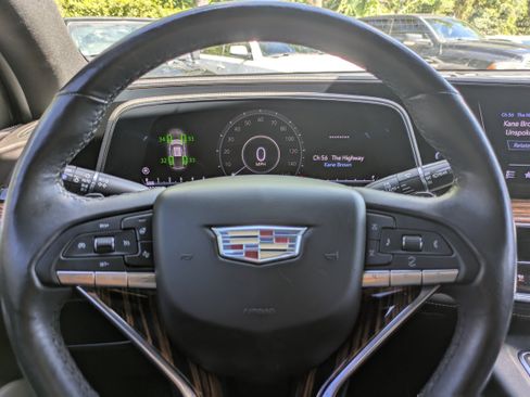 Used 2022 Cadillac Escalade Luxury image 21