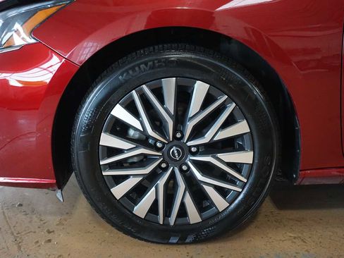 Used 2024 Nissan Altima 2.5 SV image 9