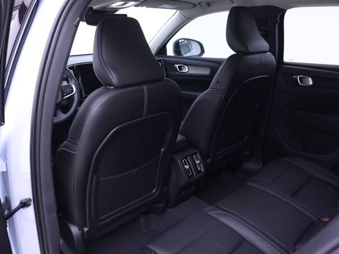 Certified 2024 Volvo XC40 B5 Plus w/ Protection Package Premier image 15