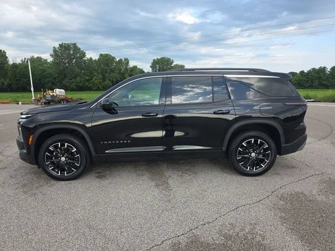 Used 2026 Chevrolet Traverse LT w/ Sun and Wheel Package FWD image 10
