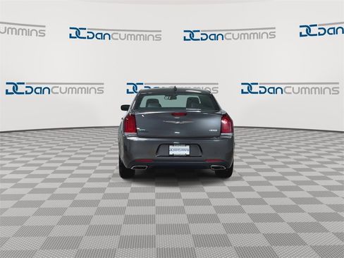 Used 2019 Chrysler 300 S image 7