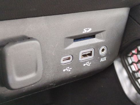 Used 2021 Chevrolet TrailBlazer RS w/ Technology Package image 64