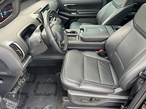 Used 2025 Ford Expedition Platinum w/ Stealth Performance Package AWD/4WD image 11