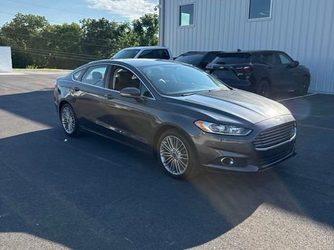 Used 2015 Ford Fusion SE w/ Equipment Group 202A FWD image 4