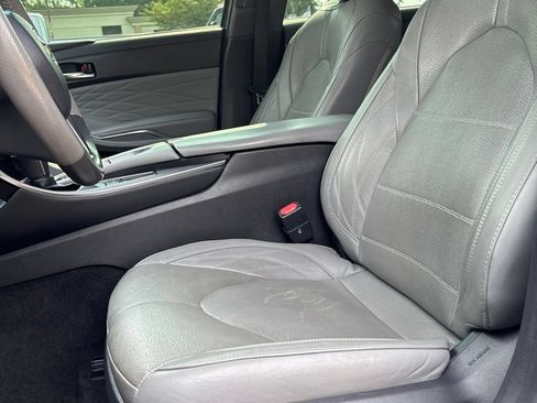 Used 2019 Toyota Avalon Limited FWD image 42