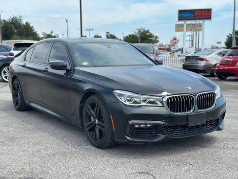 Used 2018 BMW 750i RWD image 4