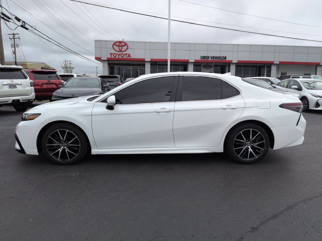Used 2024 Toyota Camry SE w/ Cold Weather Package FWD image 2