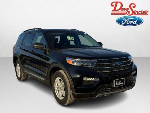 Used 2023 Ford Explorer XLT w/ Equipment Group 202A image 4