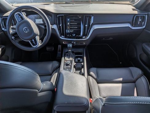 Used 2020 Volvo V60 T6 R-Design image 15