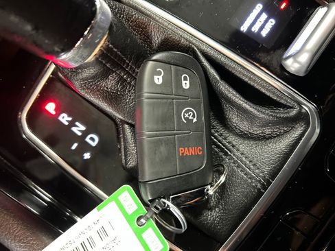 Used 2025 Jeep Compass Limited image 22